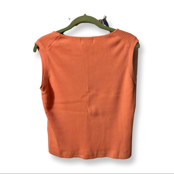 Sleeveless Crop Top - Picture 2 of 4